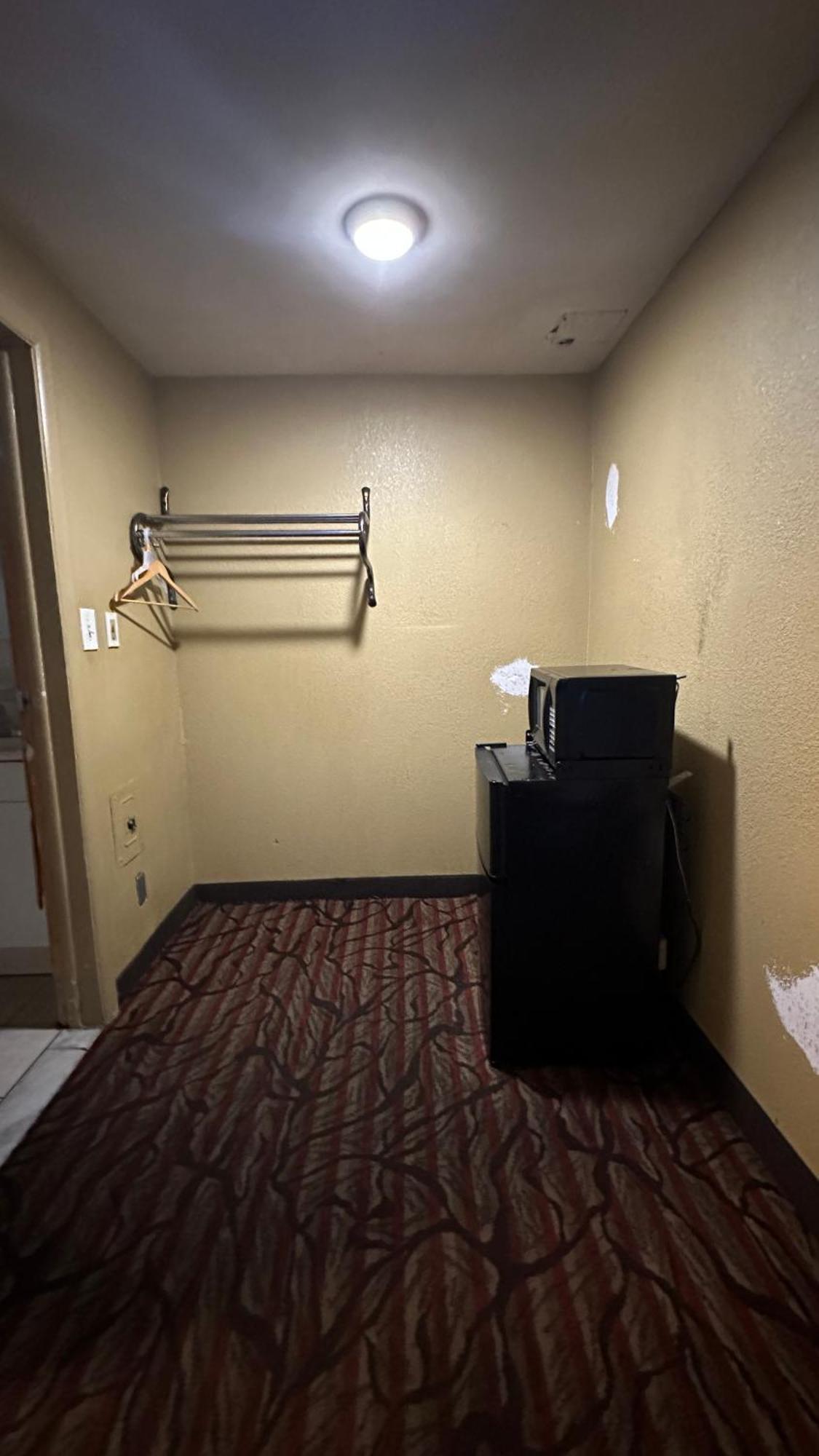 B'More Inn Motel บัลติมอร์ ภายนอก รูปภาพ
